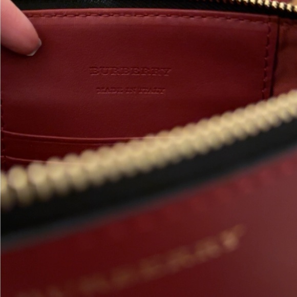 Burberry Crossbody with adjustable strap - Picture 7 of 13